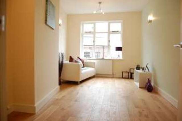  Image of 2 bedroom Flat to rent in Stockport SK1 at Market Place Stockport Cheshire, SK1 1XF