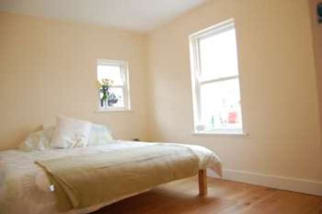  Image of 2 bedroom Flat to rent in Stockport SK1 at Market Place Stockport Cheshire, SK1 1XF