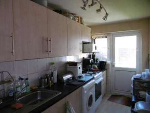  Image of 1 bedroom Flat for sale in Cemetery Road Houghton Regis Dunstable LU5 at Cemetery Road Houghton Regis DUNSTABLE, LU5 5DE