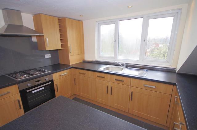  Image of 2 bedroom Flat to rent in Chase Green Avenue Enfield EN2 at Enfield, EN2 8EB