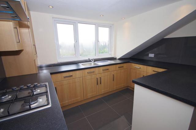  Image of 2 bedroom Flat to rent in Chase Green Avenue Enfield EN2 at Enfield, EN2 8EB