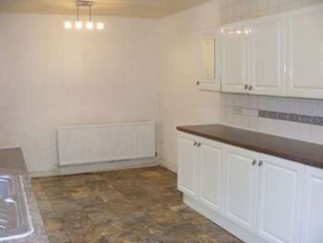  Image of 3 bedroom Terraced house to rent in Chatley Road Eccles Manchester M30 at Chatley Road Eccles Eccles, M30 7PD