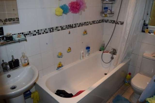  Image of 2 bedroom Flat to rent in Chelmsford Road London E11 at Chelmsford Road Leyton London, E11 1BS