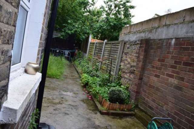  Image of 2 bedroom Flat to rent in Chelmsford Road London E11 at Chelmsford Road Leyton London, E11 1BS