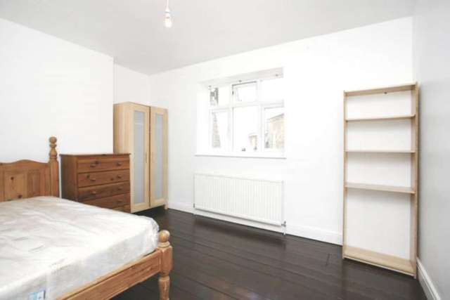  Image of 2 bedroom Flat for sale in Chingford Lane Woodford Green IG8 at Chingford Lane Woodford Woodford Green, IG8 9QL