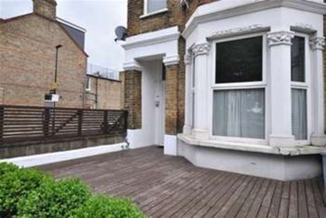  Image of 3 bedroom Flat to rent in Chiswick Lane London W4 at London, W4 2LA