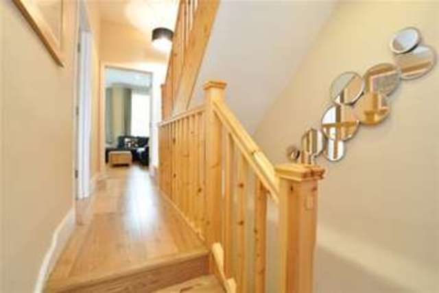  Image of 3 bedroom Flat to rent in Chiswick Lane London W4 at London, W4 2LA