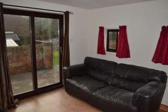  Image of 2 bedroom Flat to rent in Church Side Barrow-upon-Humber DN19 at Church Side  Barrow-Upon-Humber, DN19 7AB