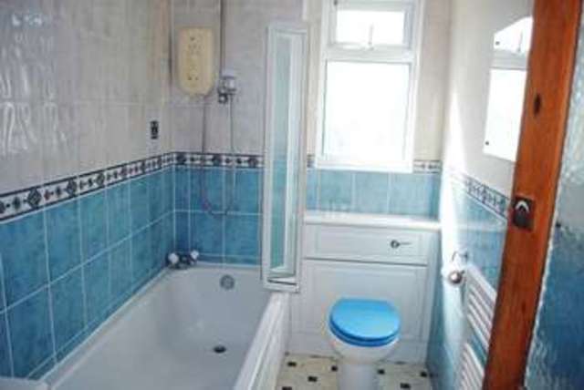  Image of 3 bedroom Detached house to rent in Claremont Gardens Clevedon BS21 at Claremont Gardens  Clevedon, BS21 5BG