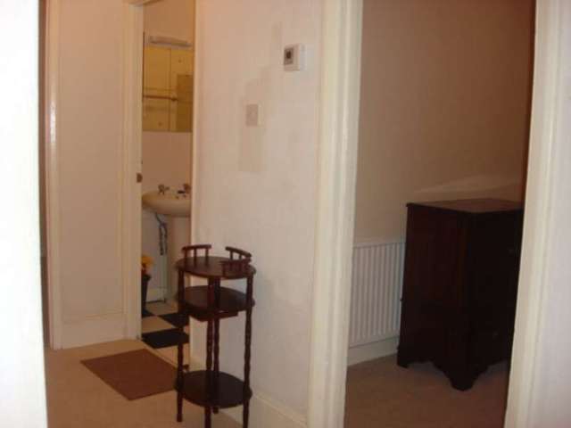  Image of 2 bedroom Flat to rent in Clarendon Gardens Cranbrook Ilford IG1 at Ilford, IG1 3JW