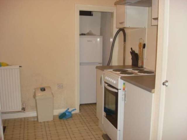  Image of 2 bedroom Flat to rent in Clarendon Gardens Cranbrook Ilford IG1 at Ilford, IG1 3JW