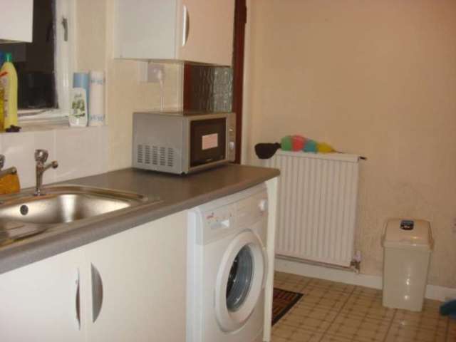  Image of 2 bedroom Flat to rent in Clarendon Gardens Cranbrook Ilford IG1 at Ilford, IG1 3JW