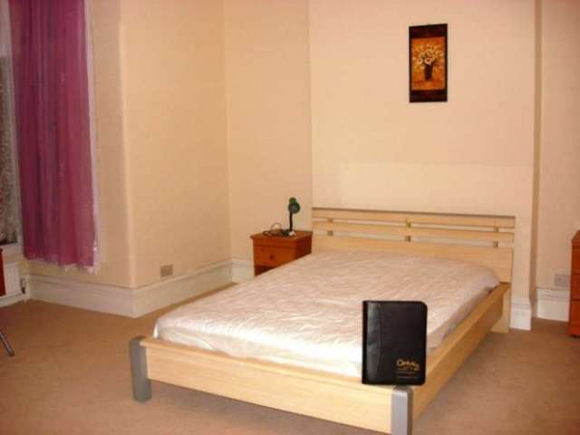  Image of 2 bedroom Flat to rent in Clarendon Gardens Cranbrook Ilford IG1 at Ilford, IG1 3JW