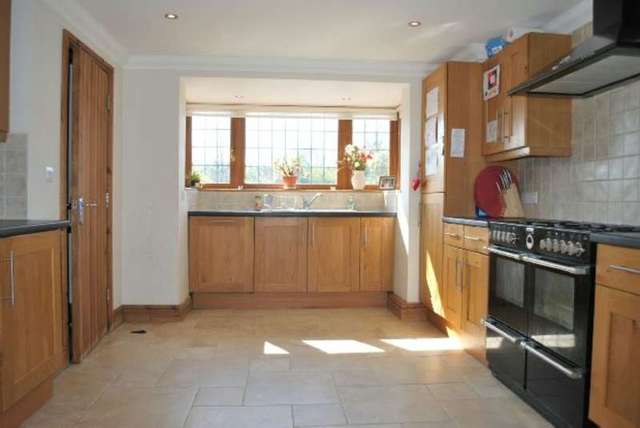  Image of 4 bedroom Detached house for sale in Clares Green Road Spencers Wood Reading RG7 at Clares Green Road  Reading, RG7 1DU