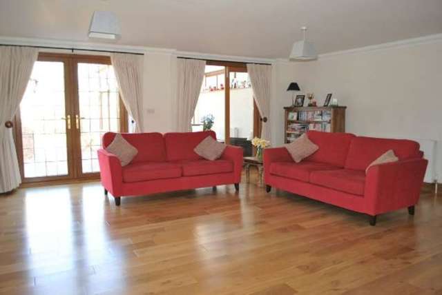  Image of 4 bedroom Detached house for sale in Clares Green Road Spencers Wood Reading RG7 at Clares Green Road  Reading, RG7 1DU