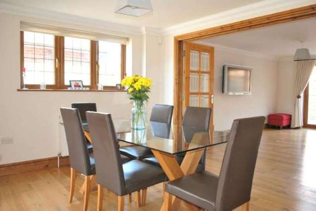  Image of 4 bedroom Detached house for sale in Clares Green Road Spencers Wood Reading RG7 at Clares Green Road  Reading, RG7 1DU