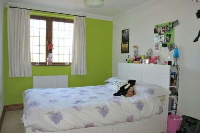  Image of 4 bedroom Detached house for sale in Clares Green Road Spencers Wood Reading RG7 at Clares Green Road  Reading, RG7 1DU