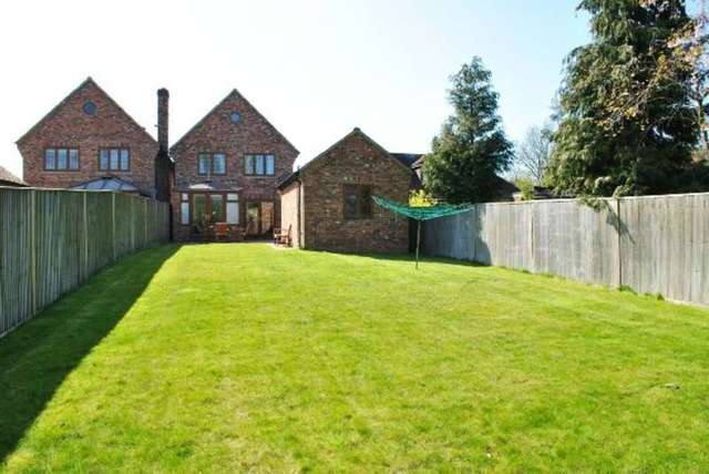  Image of 4 bedroom Detached house for sale in Clares Green Road Spencers Wood Reading RG7 at Clares Green Road  Reading, RG7 1DU