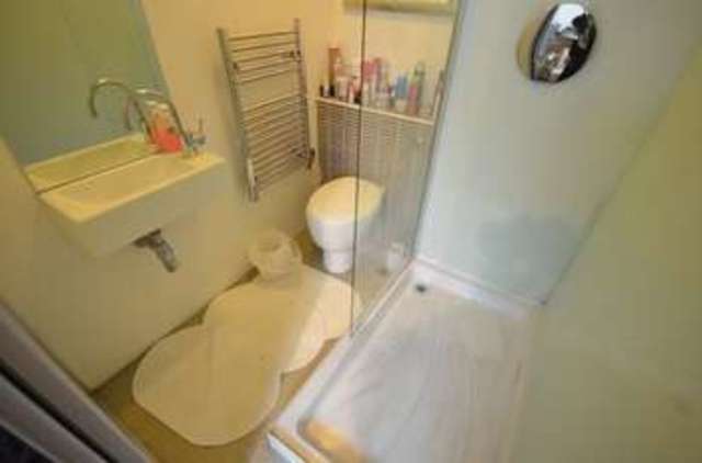  Image of 2 bedroom Flat for sale in Commercial Street Morley Leeds LS27 at Commercial Street Morley Leeds, LS27 8HL