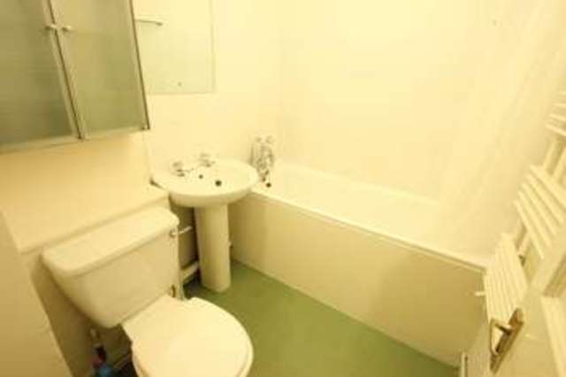  Image of Flat to rent in Commercial Street London E1 at Commercial Street  London, E1 6EB