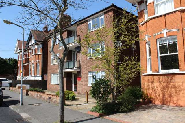 Image of 2 bedroom Flat to rent in Connaught Avenue London E4 at Belle Vue Lodge Chingford London, E4 7AB
