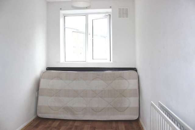  Image of 2 bedroom Flat to rent in Connaught Avenue London E4 at Belle Vue Lodge Chingford London, E4 7AB