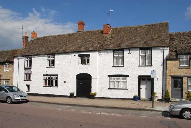  Image of 6 bedroom Cottage for sale in High Street Cricklade Swindon SN6 at Cricklade Wiltshire, SN6 6DF