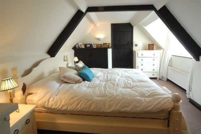  Image of 6 bedroom Cottage for sale in High Street Cricklade Swindon SN6 at Cricklade Wiltshire, SN6 6DF