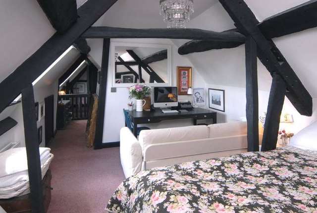  Image of 6 bedroom Cottage for sale in High Street Cricklade Swindon SN6 at Cricklade Wiltshire, SN6 6DF