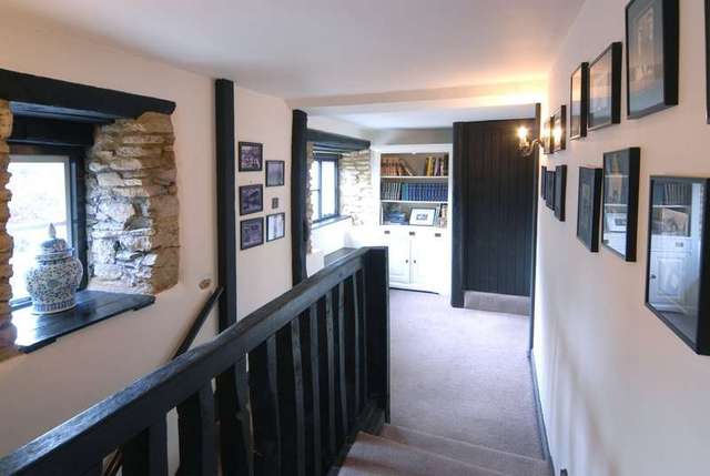  Image of 6 bedroom Cottage for sale in High Street Cricklade Swindon SN6 at Cricklade Wiltshire, SN6 6DF