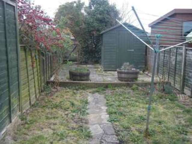  Image of 2 bedroom Cottage to rent in Cross Lane Newport PO30 at Cross Lane  Newport, PO30 2JW