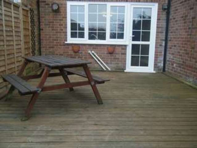  Image of 2 bedroom Cottage to rent in Cross Lane Newport PO30 at Cross Lane  Newport, PO30 2JW