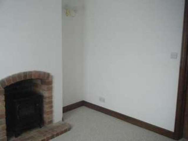  Image of 2 bedroom Cottage to rent in Cross Lane Newport PO30 at Cross Lane  Newport, PO30 2JW