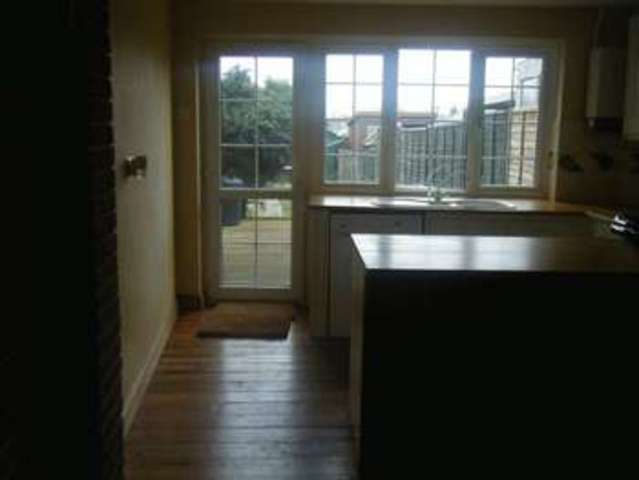 Image of 2 bedroom Cottage to rent in Cross Lane Newport PO30 at Cross Lane  Newport, PO30 2JW
