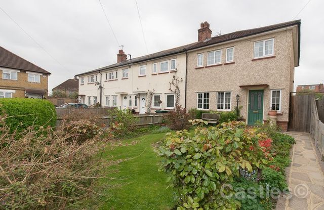  Image of 3 bedroom Terraced house for sale in Croxford Gardens London N22 at Croxford Gardens Wood Green London, N22 5QU