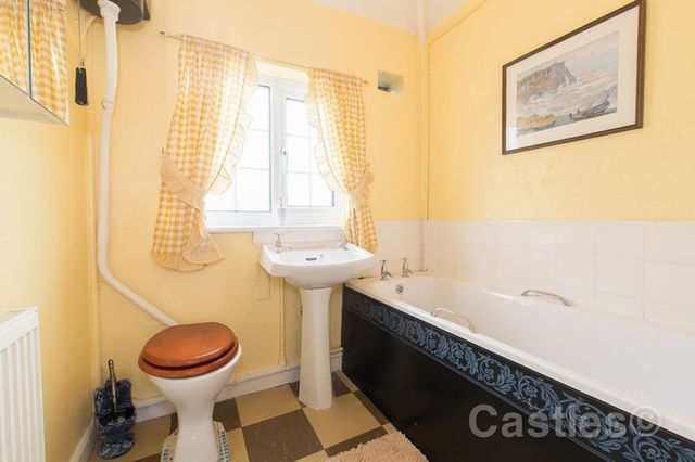  Image of 3 bedroom Terraced house for sale in Croxford Gardens London N22 at Croxford Gardens Wood Green London, N22 5QU