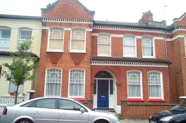  Image of 1 bedroom Flat to rent in Dafforne Road London SW17 at Dafforne Road Tooting Bec London, SW17 8TZ