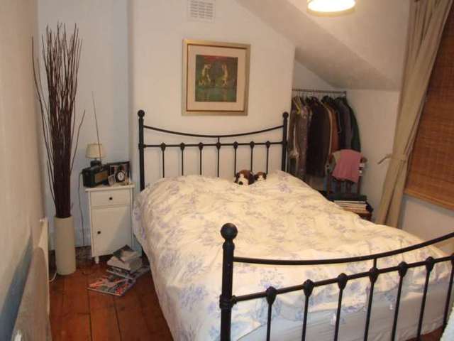  Image of 1 bedroom Flat to rent in Dafforne Road London SW17 at Dafforne Road Tooting Bec London, SW17 8TZ