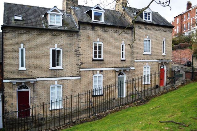  Image of 3 bedroom Terraced house to rent in Danesgate Lincoln LN2 at Lincoln  Lincoln, LN2 1ND