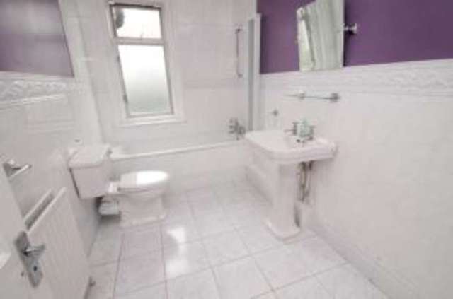  Image of 2 bedroom Flat for sale in Lovibonds Avenue Farnborough Orpington BR6 at Lovibonds Avenue Orpington Locksbottom, BR6 8EL