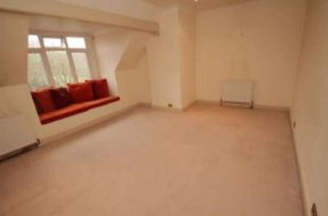  Image of 2 bedroom Flat for sale in Lovibonds Avenue Farnborough Orpington BR6 at Lovibonds Avenue Orpington Locksbottom, BR6 8EL