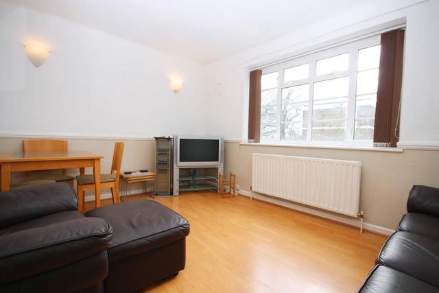  Image of 2 bedroom Flat to rent in Dartmouth Grove London SE10 at London, SE10 8AT