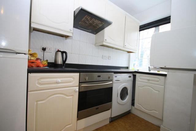  Image of 2 bedroom Flat to rent in Dartmouth Grove London SE10 at London, SE10 8AT