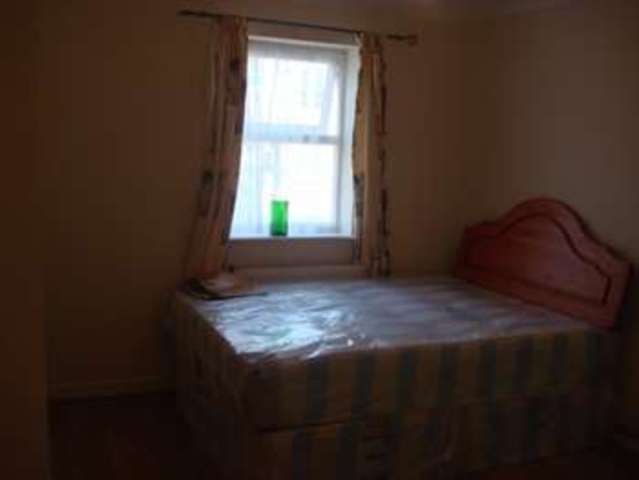  Image of 2 bedroom Terraced house to rent in Piper Way Ilford IG1 at Piper Way  Ilford, IG1 4DE