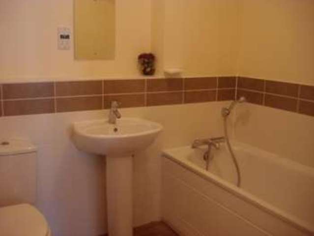  Image of 2 bedroom Terraced house to rent in Piper Way Ilford IG1 at Piper Way  Ilford, IG1 4DE