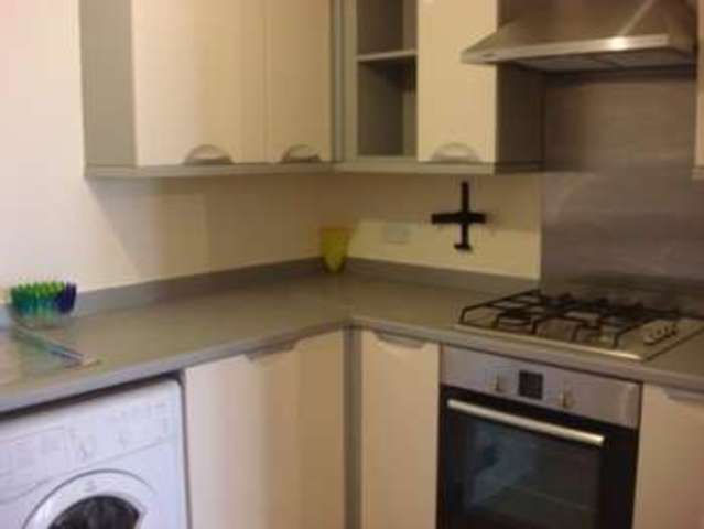  Image of 2 bedroom Terraced house to rent in Piper Way Ilford IG1 at Piper Way  Ilford, IG1 4DE