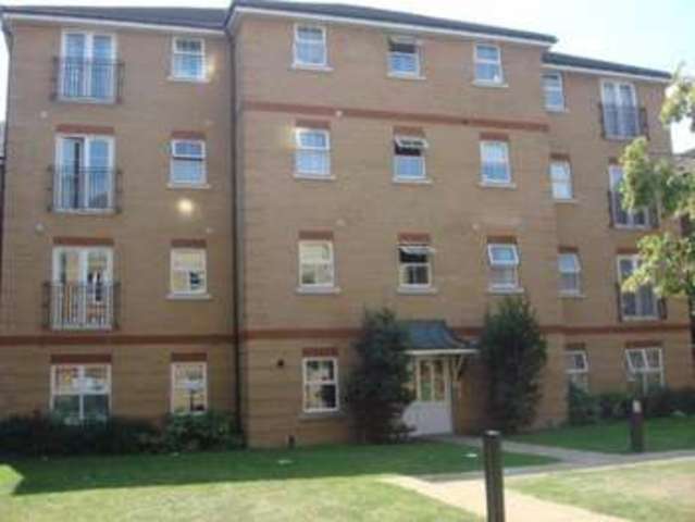  Image of 2 bedroom Terraced house to rent in Piper Way Ilford IG1 at Piper Way  Ilford, IG1 4DE