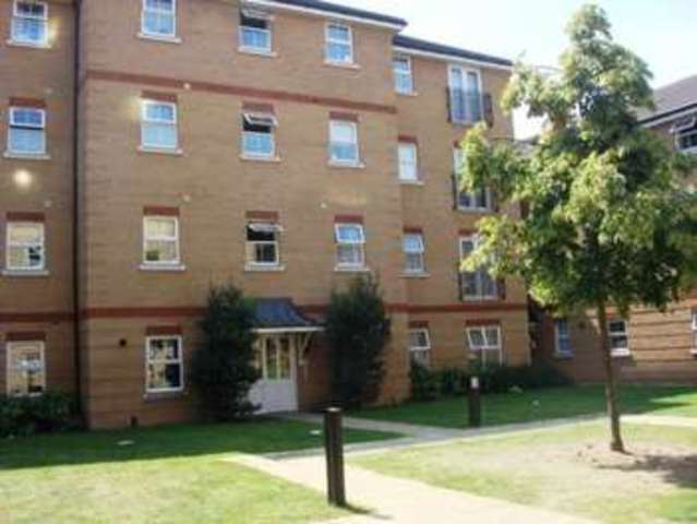  Image of 2 bedroom Terraced house to rent in Piper Way Ilford IG1 at Piper Way  Ilford, IG1 4DE