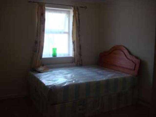  Image of 2 bedroom Terraced house to rent in Piper Way Ilford IG1 at Piper Way  Ilford, IG1 4DE