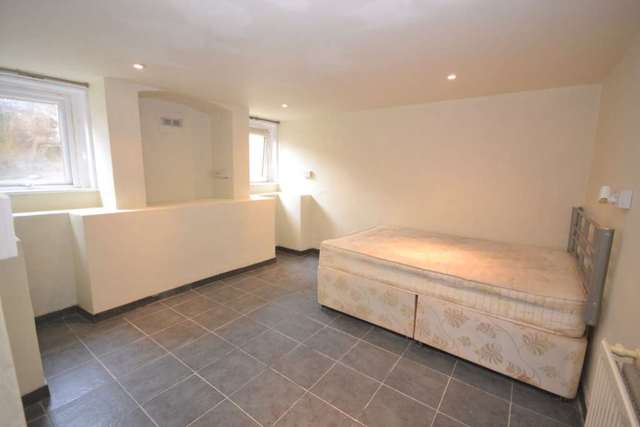  Image of Studio flat to rent in Denmark Road Reading RG1 at Denmark Road  Reading, RG1 5PA